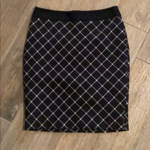 Limited Pencil Skirt- size 6 NWT